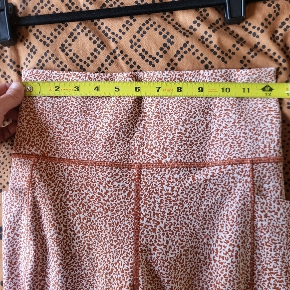 EUC Athleta Salutation Stash II Textured Tight Micro Leopard Rust Orange Small - Picture 10 of 11
